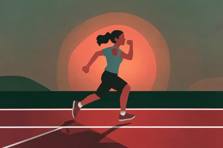 Mulher correndo em uma pista de corrida com o sol se pondo ao fundo